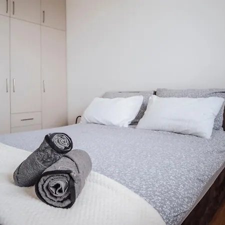 Sky View - & Garage, Apartman *