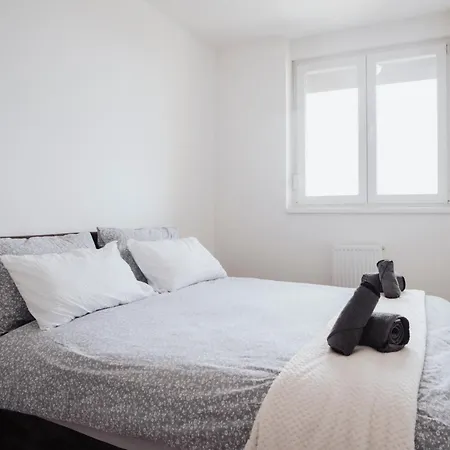 Sky View - & Garage, Apartman