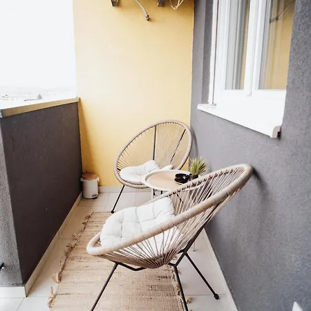 アパート Sky View - & Garage,